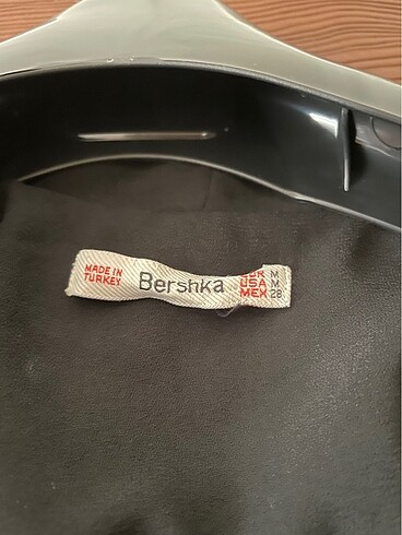 m Beden siyah Renk Bershka yirtmacli mevsimlik ceket