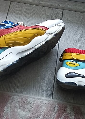 Renkli spor ayakkabı - Görsel 4