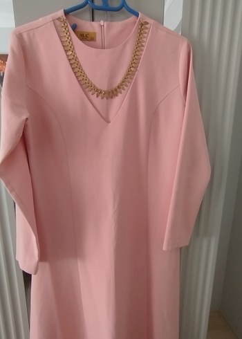 Zincir Detaylı Pembe Uzun V Yakalı Elbise - Görsel 2