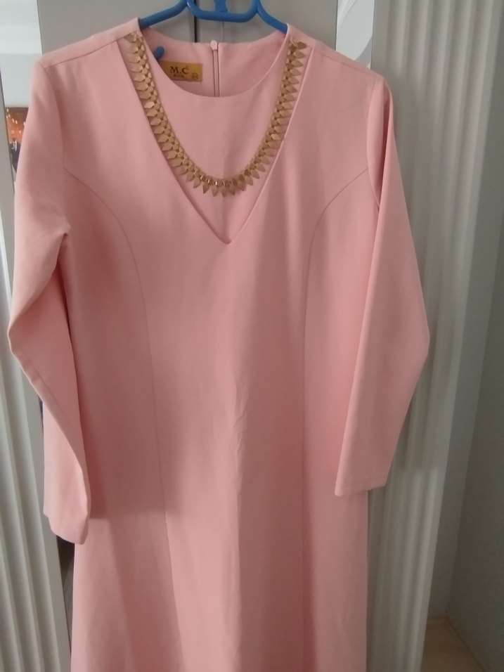 Zincir Detaylı Pembe Uzun V Yakalı Elbise - Görsel 2