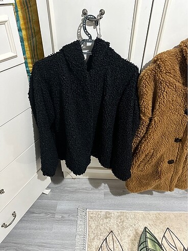Siyah peluş kısa kaban