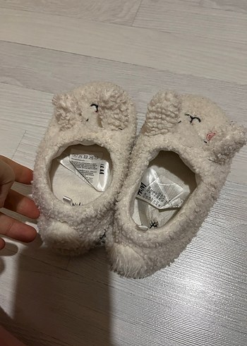 Kız Çocuk Beyaz Peluş Nakışlı Ev Terliği - Görsel 5