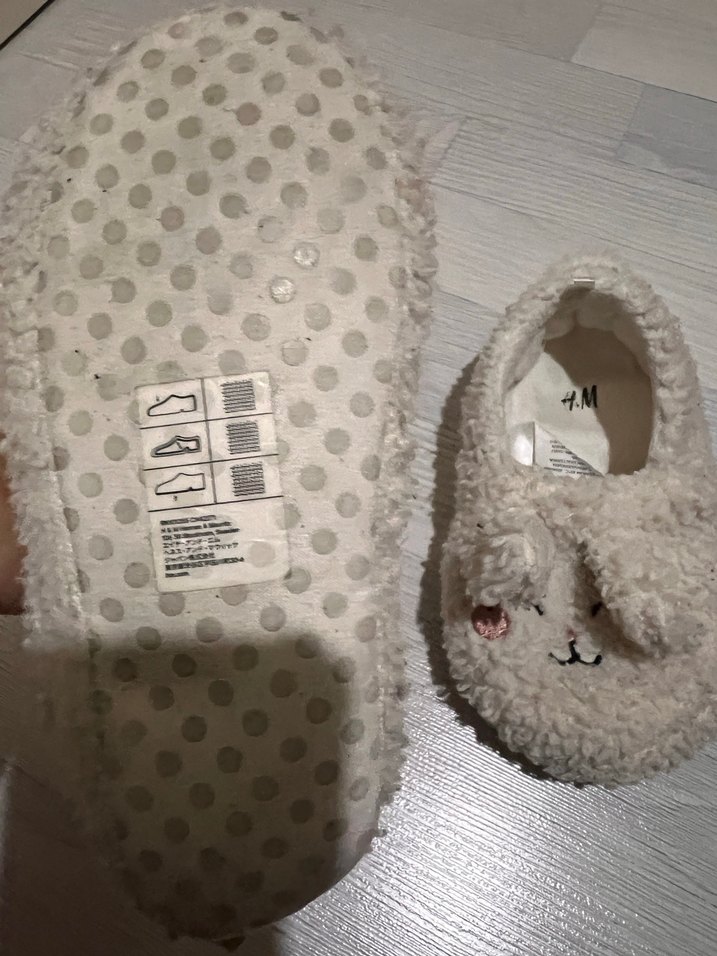 Kız Çocuk Beyaz Peluş Nakışlı Ev Terliği - Görsel 3