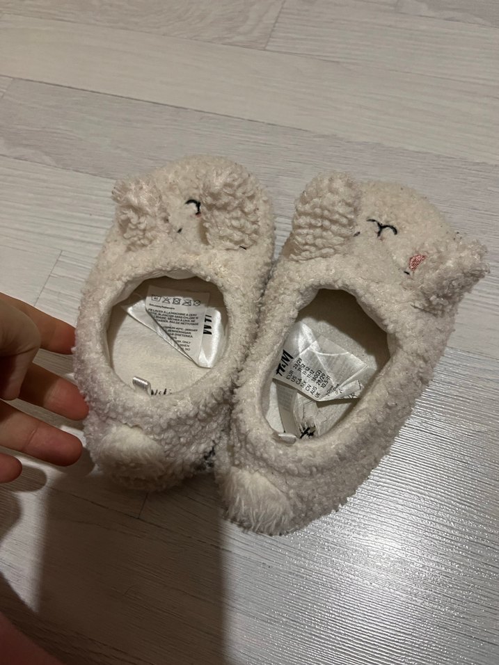 Kız Çocuk Beyaz Peluş Nakışlı Ev Terliği - Görsel 5