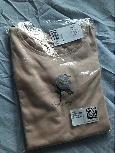 5 Yaş Beden Hm 3 lü tshirt mağaza ürünüdür 4-6 yaş bedenlidir
