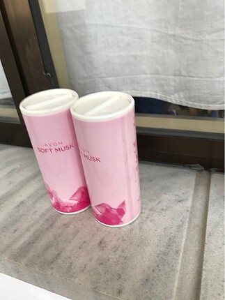 Avon Soft musk Pırıltılı vücut pudra 40 gr 2 adet fiyatıdır