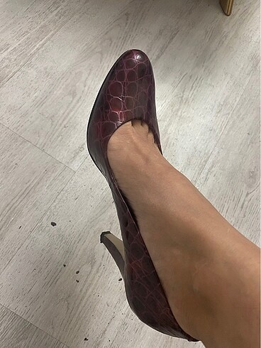 Enzo Angiolini Yılan derisi görünümlü bordo ayakkabı