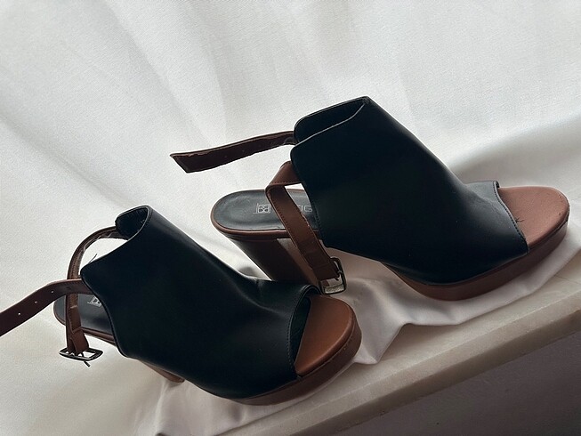 38 Beden Butigo marka topuklu ayakkabı