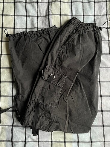 Pull and Bear paraşüt kumaş pantolon
