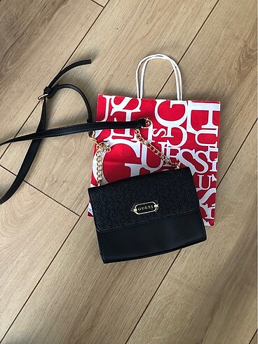Çapraz Çanta Guess