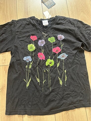 Kisa Kollu Cicekli T shirt