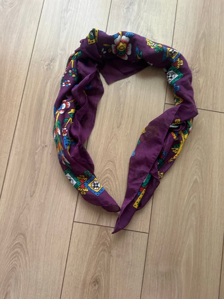 Mor Çiçekli Bohem Kare Eşarp — görsel 3/4