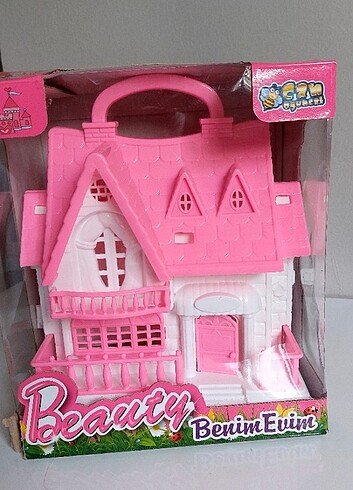 Kız çocuk pembe oyuncak ev