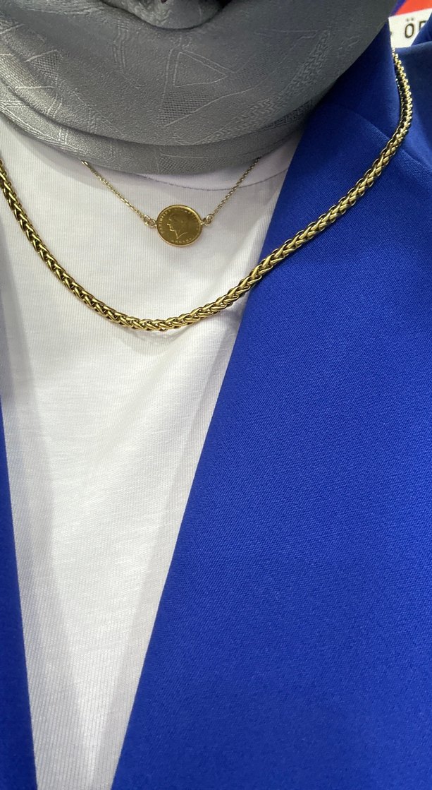 Altın Renk Uzun Zincir Detaylı Kadın Kolye - Görsel 3