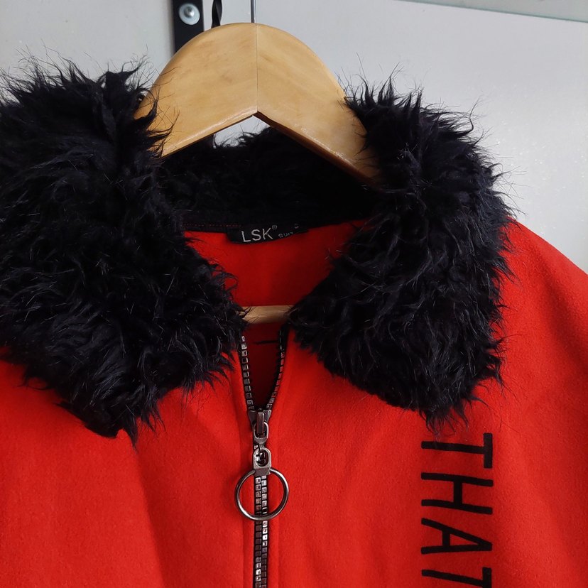 Kürk Detaylı Kırmızı Midi Street Wear Ceket - Görsel 2