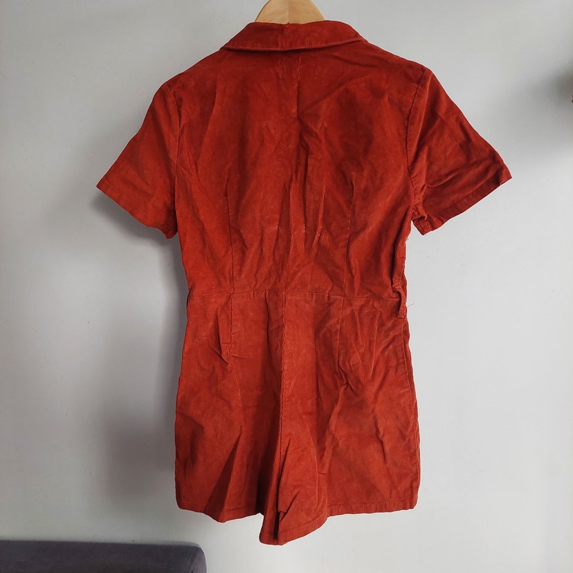 Kısa Kollu Kemerli Kırmızı Süet Tulum - Görsel 3