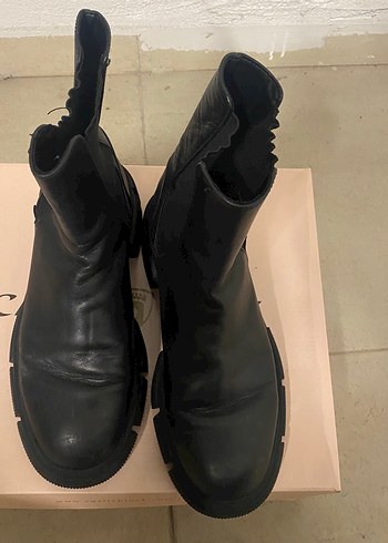 39 Beden Zara Siyah Deri geçen sezon Kadın Bot