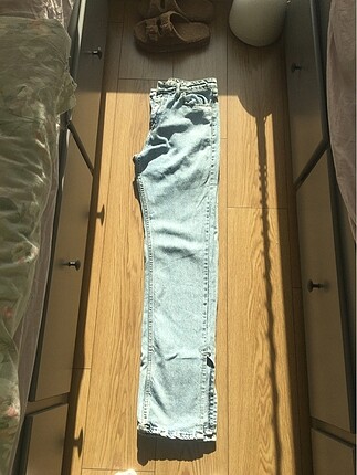 Hiç giyilmemiş paçası yırtmaçlı jean crep marka
