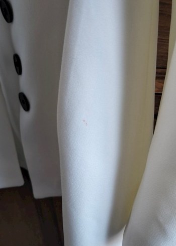 Düğmeli Beyaz Mini Kadın Blazer - Görsel 7