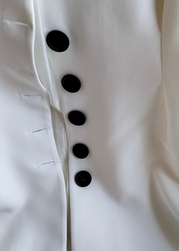 Düğmeli Beyaz Mini Kadın Blazer - Görsel 9