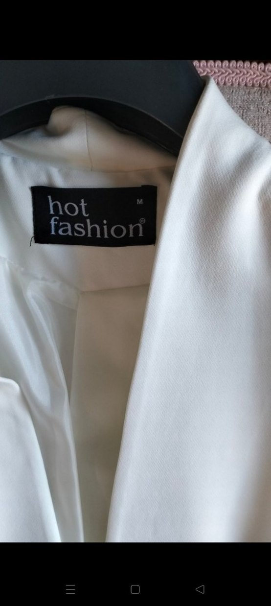 Düğmeli Beyaz Mini Kadın Blazer - Görsel 3