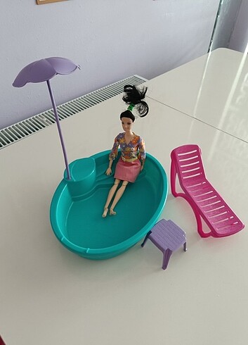 Barbie chelsea havuzu