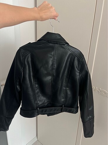 m Beden siyah Renk Pull and Bear deri ceket
