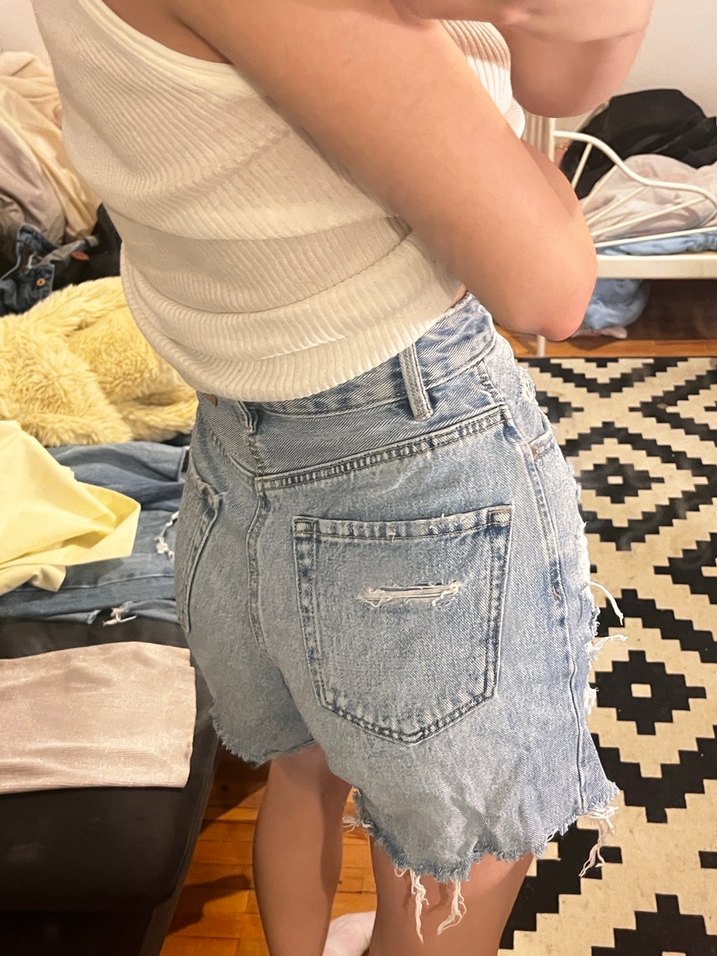 Yırtık Detaylı Midi Kot Şort - Görsel 2