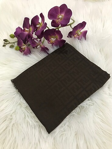Fendi F desen ipeksi pamuk Jakar şal
