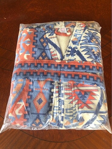 Kilim desenli bornoz