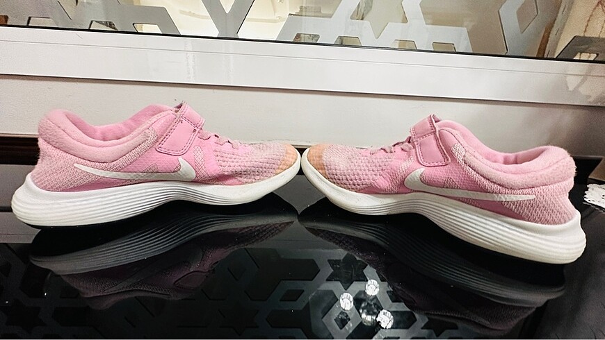 31 Beden pembe Renk Nike 31 no kız çocuk ayakkabı