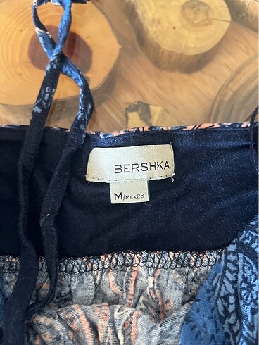 m Beden Bershka m boyundan bağlamalı bluz