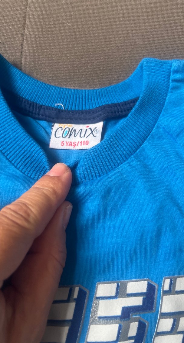 Renkli Baskılı Mavi Erkek Tişört 5 yaş - Görsel 2