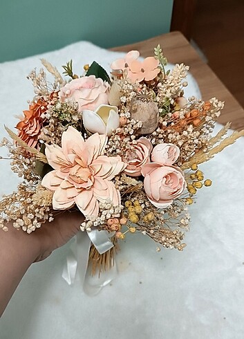 Gelin çiçeği ve damat yaka çiçeği 