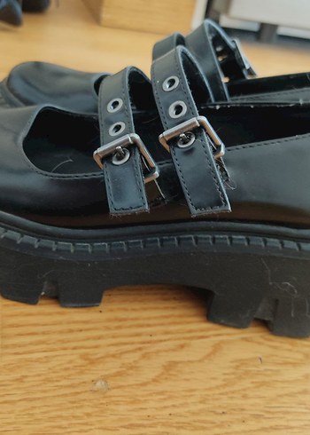 STRADIVARIUS Kadın Siyah Kemerli Platform Topuklu Ayakkabı - Görsel 2