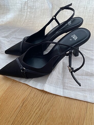 Zara kitten heels