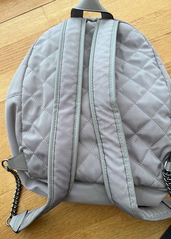 Victorias Secret Gri Zincir Detaylı Nakışlı Kadın Sırt Çantası - Görsel 2