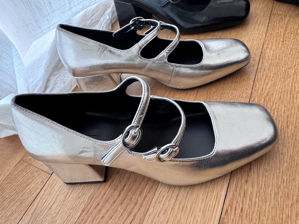 Gri Metalik Tokalı Kadın Düz Ayakkabı - Görsel 2