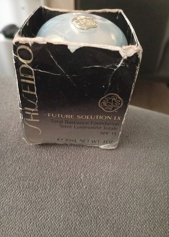 Shiseido Future Solution LX Işıltılı Fondöten SPF 15 30ml