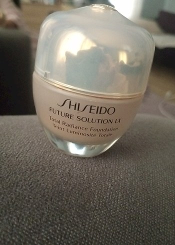 Shiseido Future Solution LX Işıltılı Fondöten SPF 15 30ml - Görsel 9