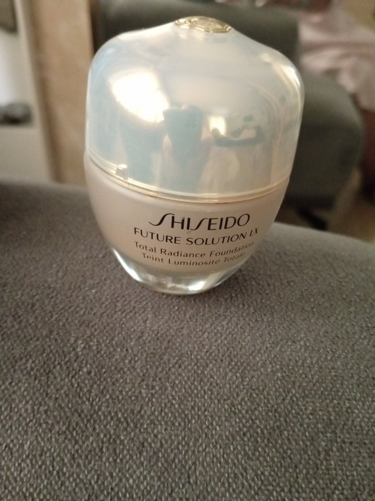 Shiseido Future Solution LX Işıltılı Fondöten SPF 15 30ml - Görsel 2