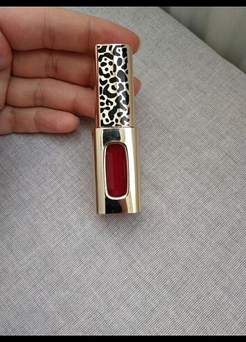 L'Oreal Paris kırmızı ruj 