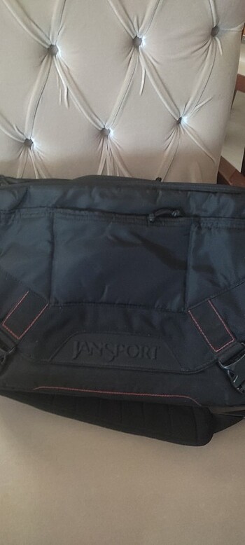 Laptop ve günlük seyahat çantası 