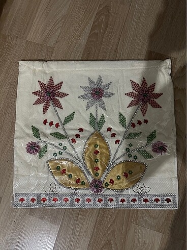 İŞLEMELİ ÇEYİZLİK HAZIR HAVLU