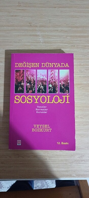 Değişen dünyada sosyoloji kitabı