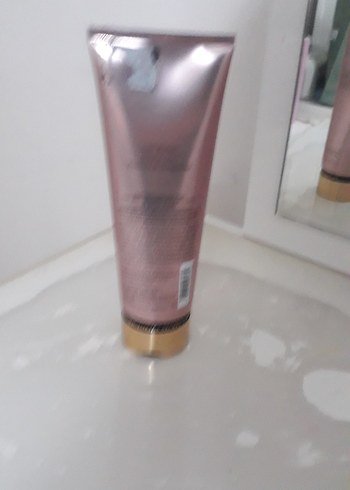 Victoria's Secret Velvet Petals Vücut Losyonu - Görsel 2