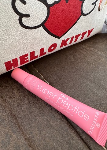 Essence Super Peptide Parlak Dudak Bakımı