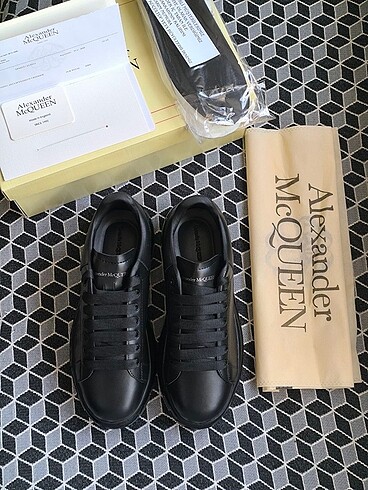 Alexander McQueen ????ALEXANDER MCQUEEN ????