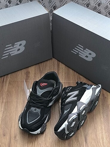 NEW BALANCE 9060 GRİ SİYAH