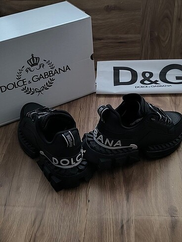 38 Beden siyah Renk DOLCE GABBANA??